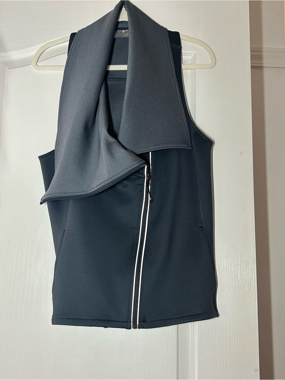 Calia by Carrie Underwood limited edition gray scuba vest size large
